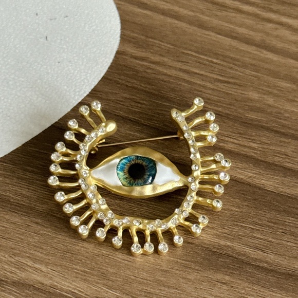 Gold Eye Brooch with Crystals Q674 - Picture 2 of 4